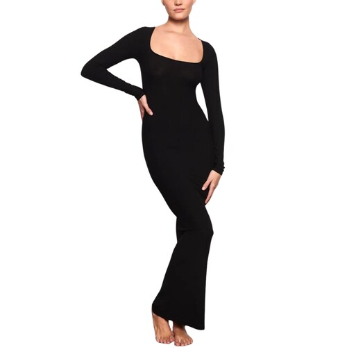 Vestido largo de manga larga con cuello cuadrado estilo casual.