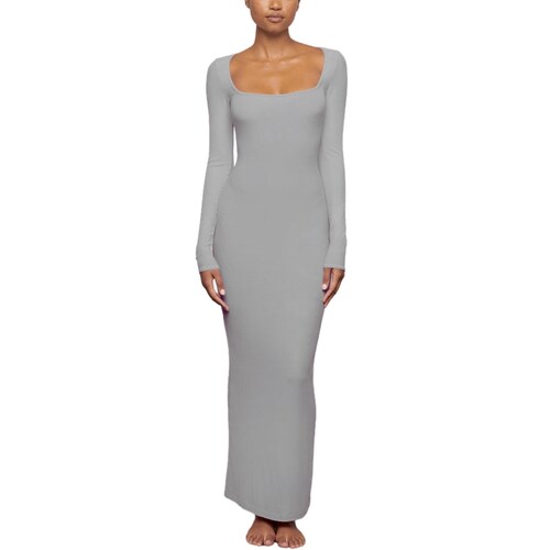 Vestido largo de manga larga con cuello cuadrado estilo casual.