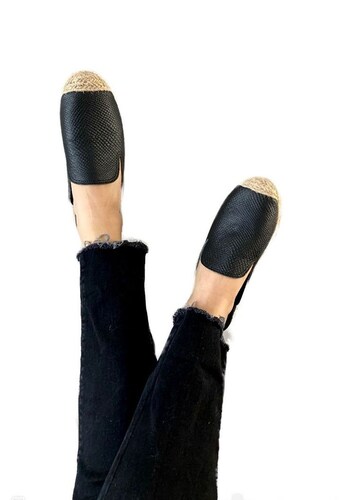 ZAPATO BAJO ESTILO MULES MODELO GALIA NIKITA SHOES 