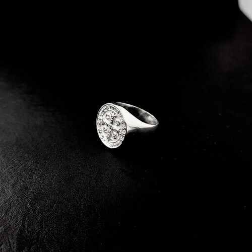 Anillo San Benito Plata .925 Hombre Medalla Cruz.