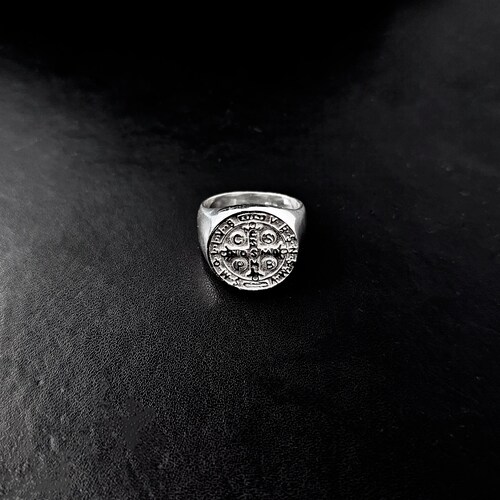 Anillo San Benito Plata .925 Hombre Medalla Cruz.