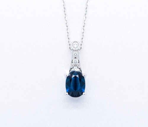 Dije Oro bco 18k Zafiro de 2 quilates & Diamantes naturales .