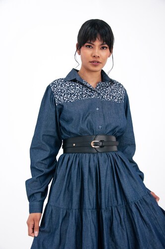 Vestido de dama A ÁNGELOZANO tipo campirano color azul mezclilla, con cinto negro hebilla, AL-W55.