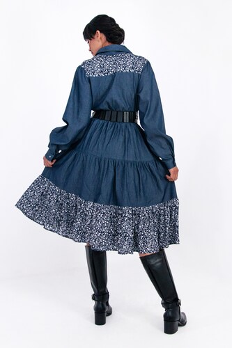Vestido de dama A ÁNGELOZANO tipo campirano color azul mezclilla, con cinto negro hebilla, AL-W55.