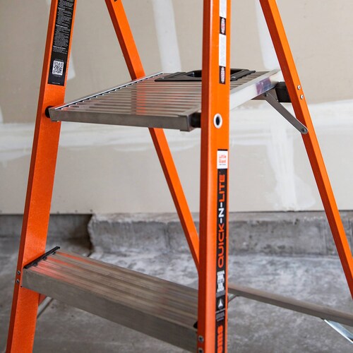 Escalera de Fibra de Vidrio 5' (1.52 m) Tipo I Quick N Lite Little Giant 15355-001