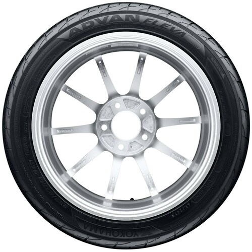 LLANTA 205/40 R18 86W  ADVAN FLEVA V701  YOKOHAMA
