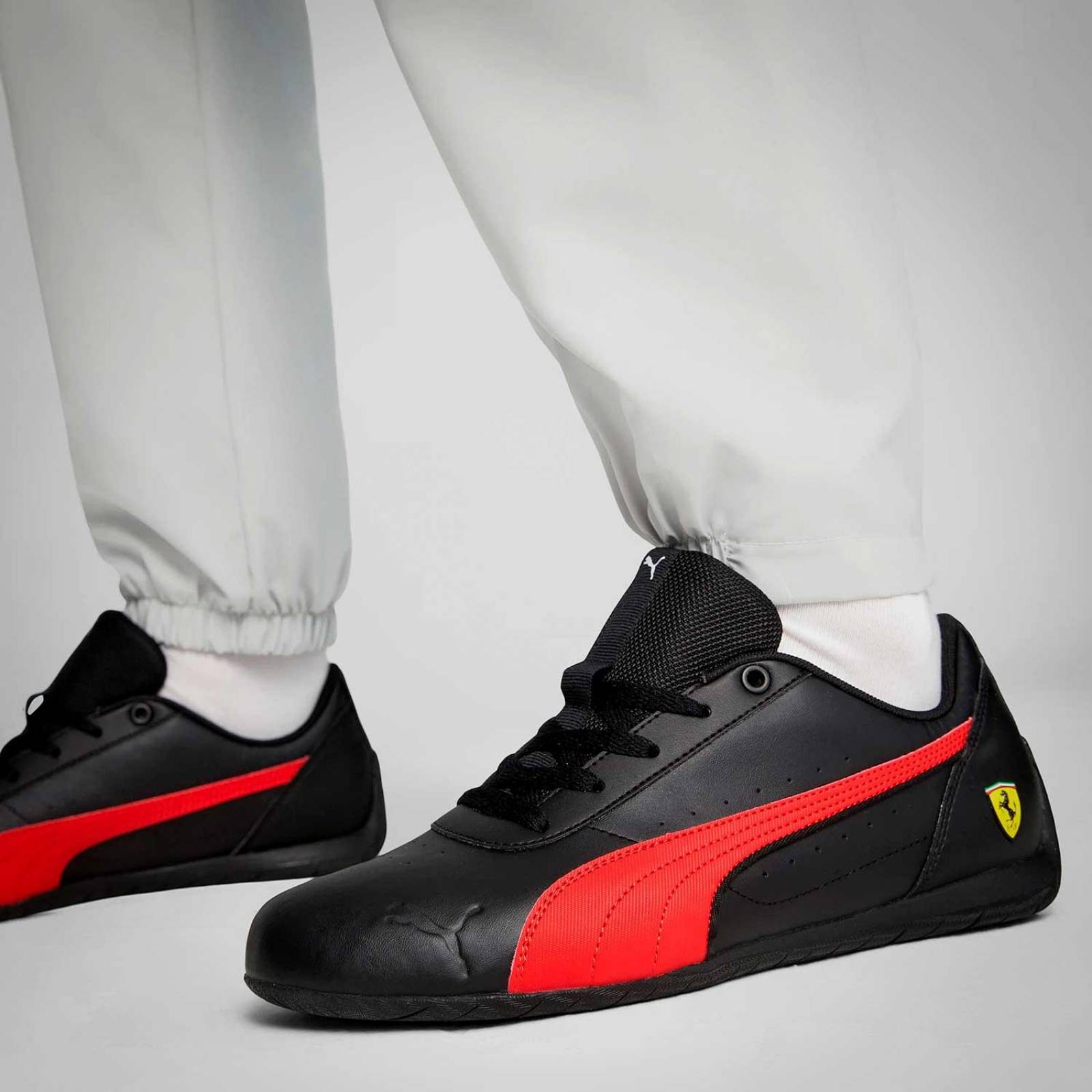 Tenis Puma Ferrari Neo Cat 30781201 Negro Hombre