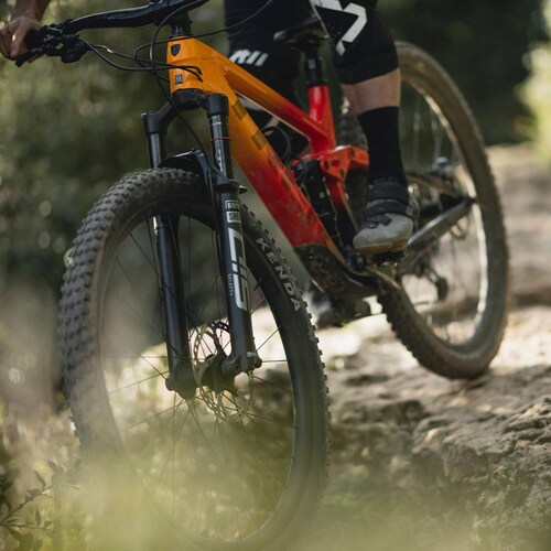 Llanta 29 x 2.20 K1127A Honey Badger XC Sport 60 TPI negra - cara café claro Kenda 