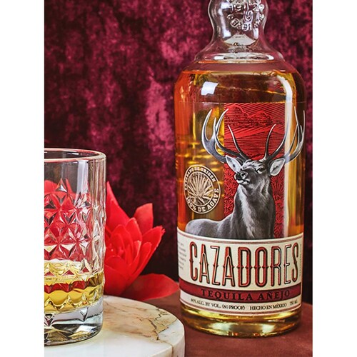 Pack de 12 Tequila Cazadores Añejo 750 ml 