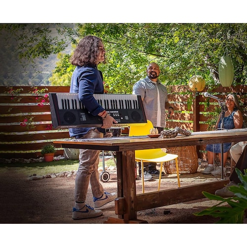 Roland E-x10 Teclado Digital 61 Teclas con Base y Audifonos .