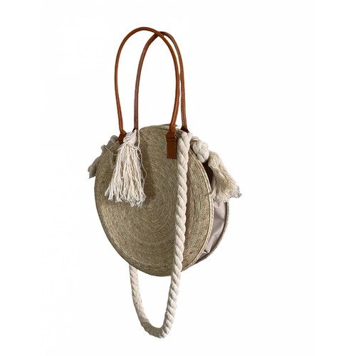 Bolsa de palma artesanal redonda con doble tirante y perlas