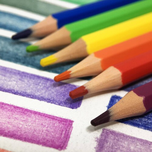 Estuche Metálico de 72 Colores de Madeara y Sacapuntas Metálico 