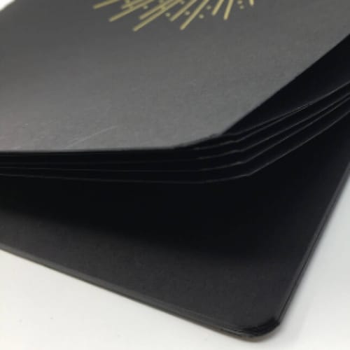 Libreta de hojas Negras Shine con Marcadores Sharpie metálicos y Plumas de Gel Blancas Gelly Roll 