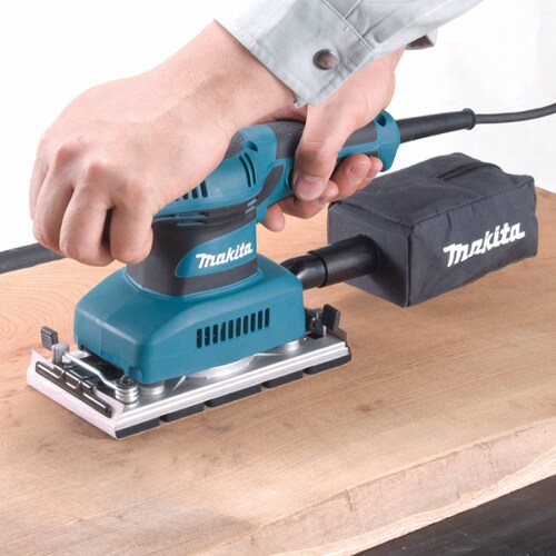 LIJADORA DE ACABADO 1/3 PULG 190W BO3710 MAKITA.