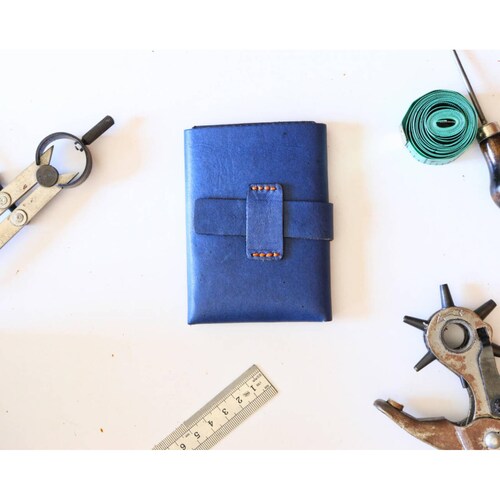 Cartera minimalista color azul