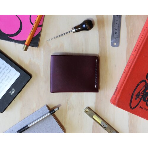 Cartera diagonal  color vino