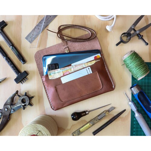 Cartera con tira larga Café