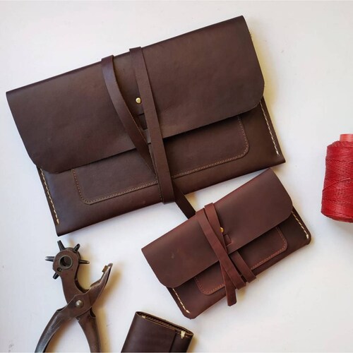 Cartera con tira larga Café