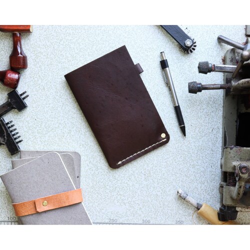Porta Libretas Sencilla  Color Café Oscuro