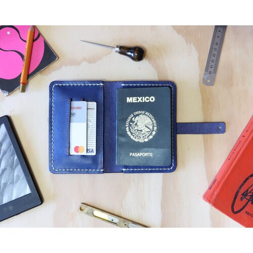 Porta pasaporte azul