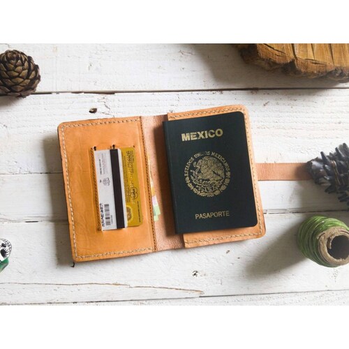 Porta pasaportes color durazno