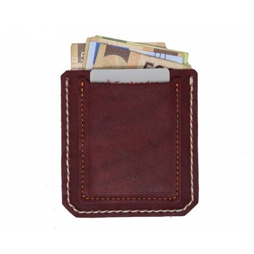 Tarjetero minimalista con espacio para billetes vino