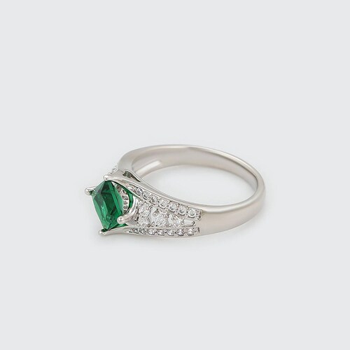 CRISTAL AMOR - Fino Anillo Caballero Con Cristales y Esmeralda Oro Blanco 14K Laminado 10