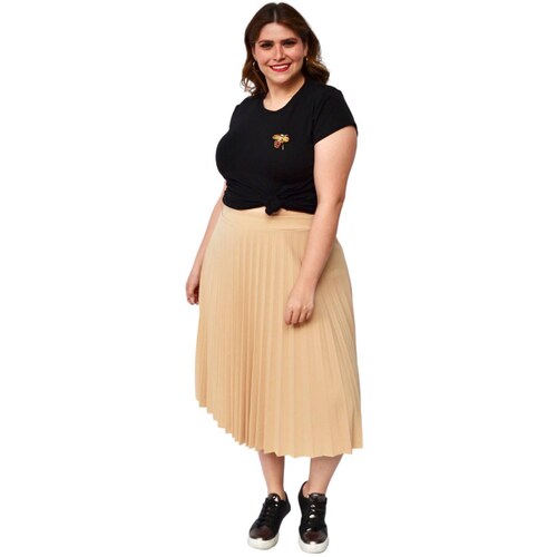 Falda plisada en talla extra, modelo 715 (arena) 
