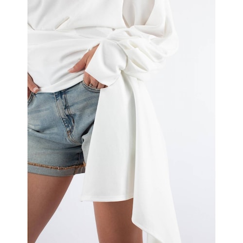 Blusa de corte asimétrico extra largo 
