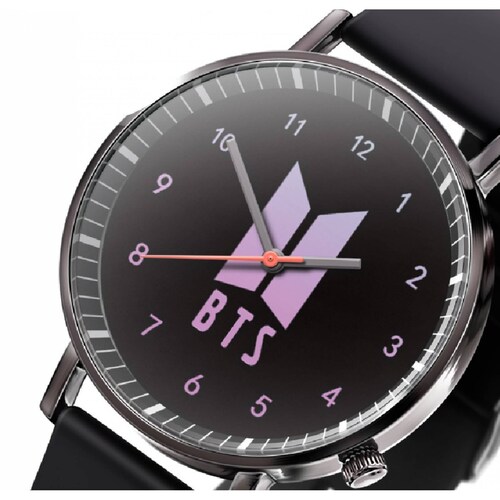 Reloj Analógico De Cuarzo Logo BTS Color Negro
