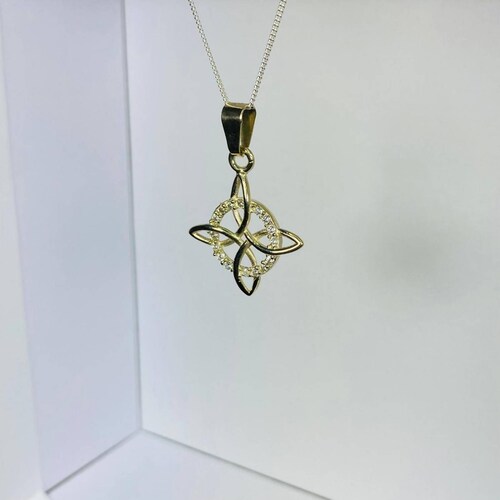 Dije Nudo De Bruja Zirconia De Oro 10k + Cadena De Regalo 