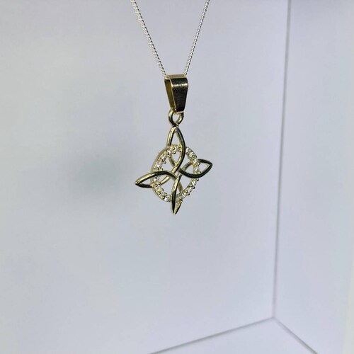 Dije Nudo De Bruja Zirconia De Oro 10k + Cadena De Regalo 