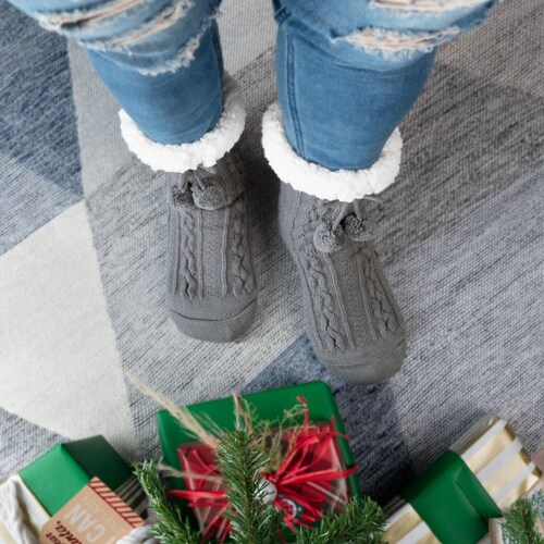 Calcetines Invernales Térmicos Pantuflas de Borrega para Invierno con Antiderrapante 1 Par Gris con Pompones REAL TEXTIL.