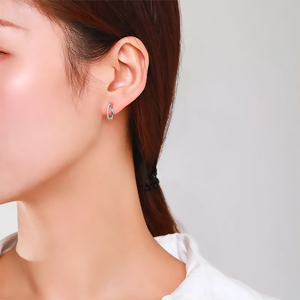 Aretes Modernos Con Incrustaciones De Circonio Plata 925.