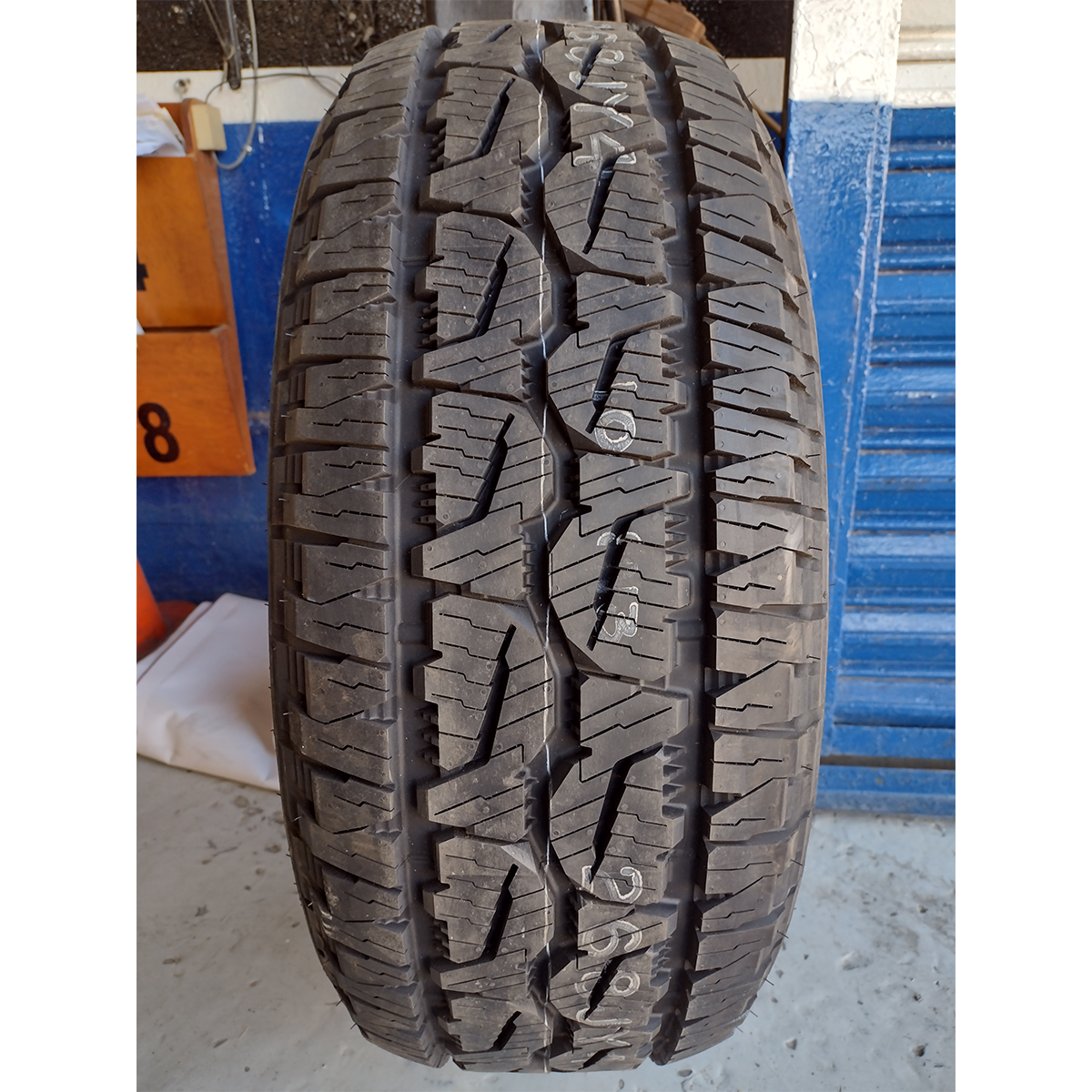 LLANTA 275/60R20 BRIDGESTONE DUELER A/T REVO 3.