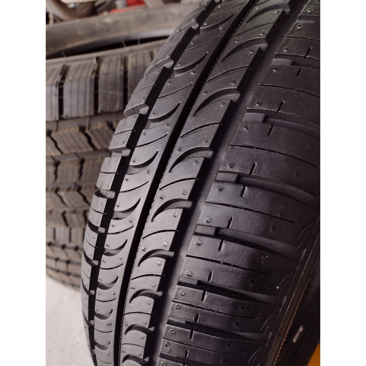 LLANTA 165/65R14 HANKOOK K715 79T.