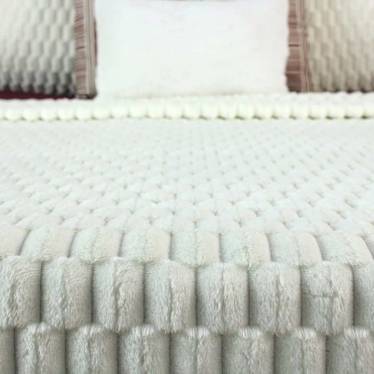 Frazada Embo King Size 250x240 cm Perla, ligera, suave, térmica y lavable