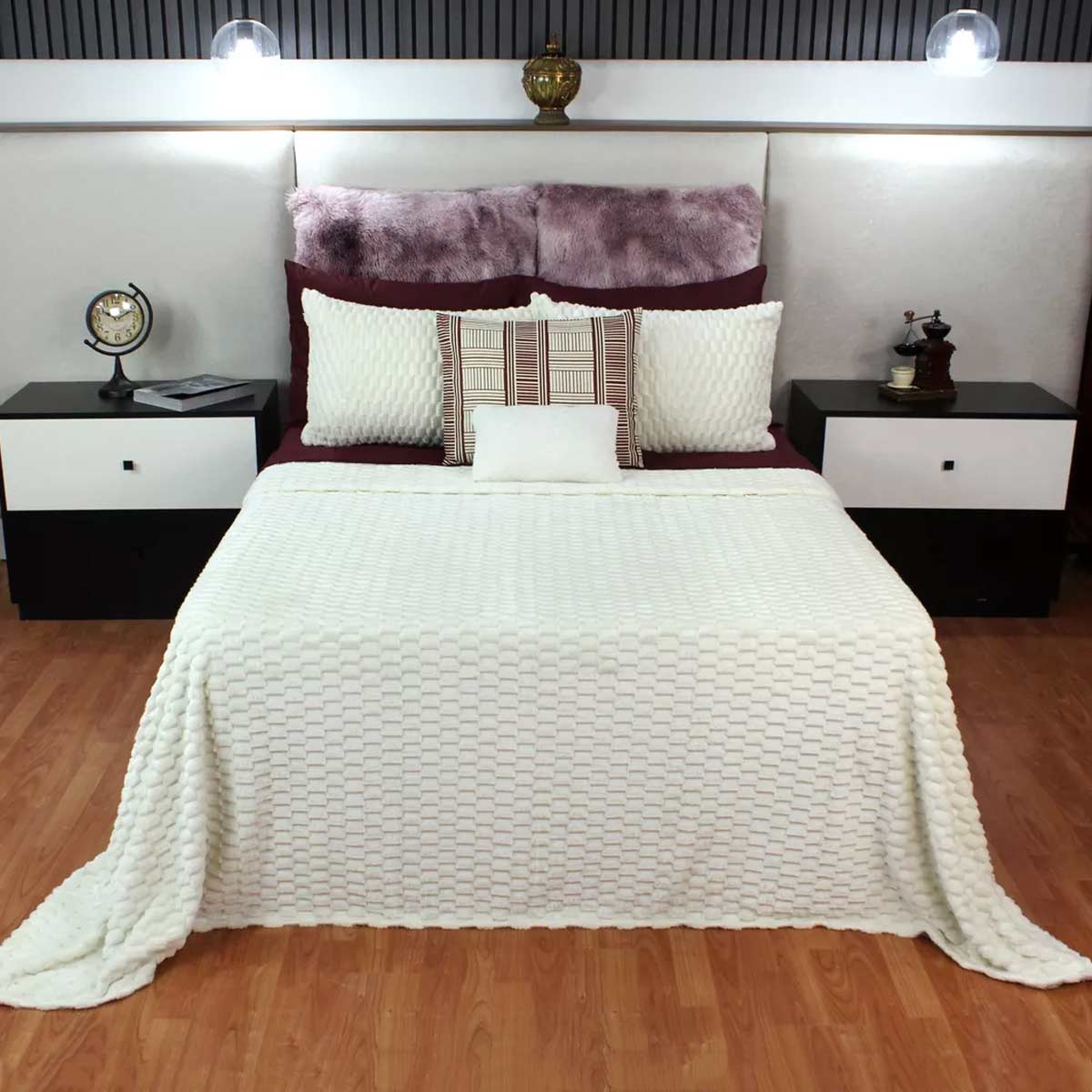Frazada Embo King Size 250x240 cm Perla, ligera, suave, térmica y lavable