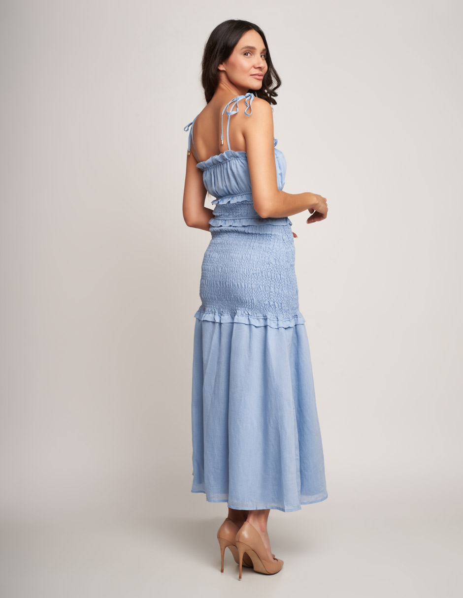Vestido largo azul claro con smock: estilo fresco y encantador para cualquier ocasión