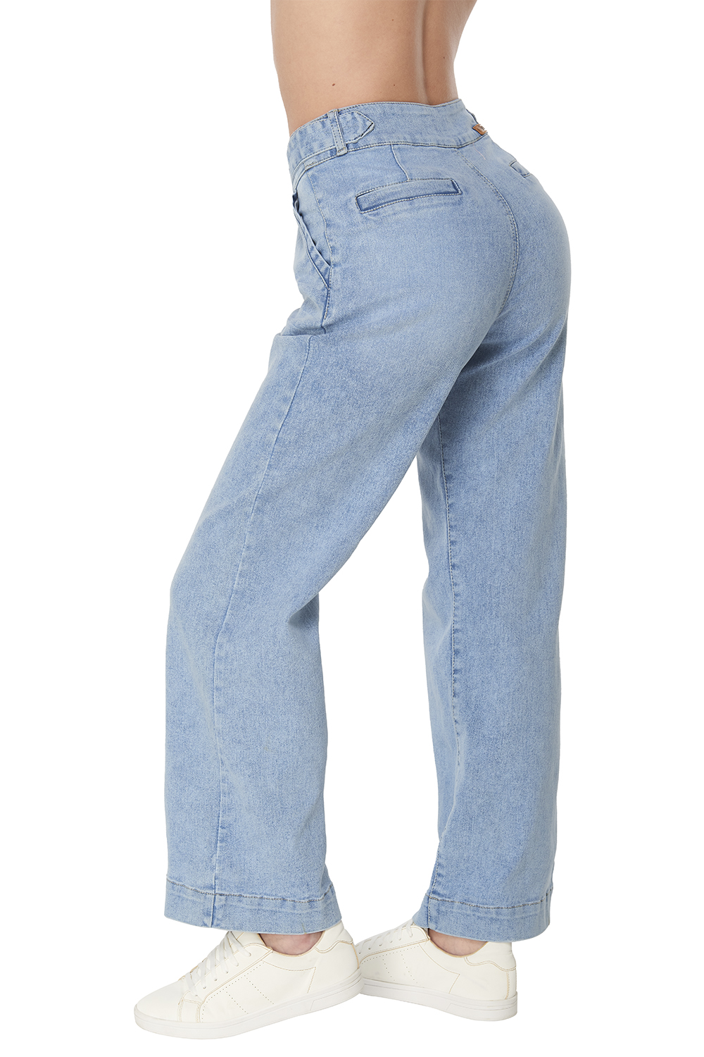 Jeans Tiro Medio, Corte Wide Leg, Mezclilla Super Stretch, Pretina Ancha, Bolsas Habilitadas, Pinzas Decorativas en Frente, Color Azul Claro, Deslavado