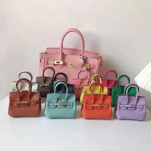 Funda Blanca Tipo Bolsa De Mujer Moda Protectora Compatible AirPods Generación 1 y 2.