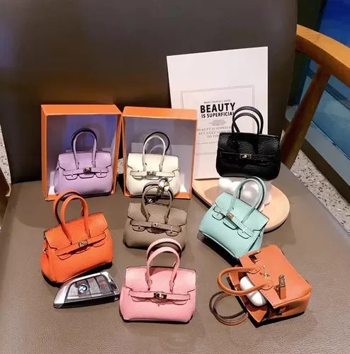 Funda Blanca Tipo Bolsa De Mujer Moda Protectora Compatible AirPods Generación 1 y 2.