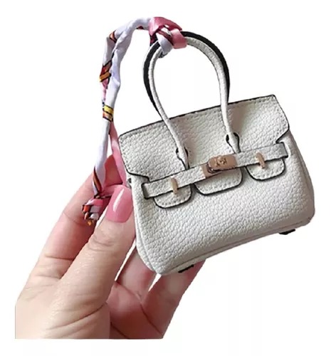 Funda Blanca Tipo Bolsa De Mujer Moda Protectora Compatible AirPods Generación 1 y 2.