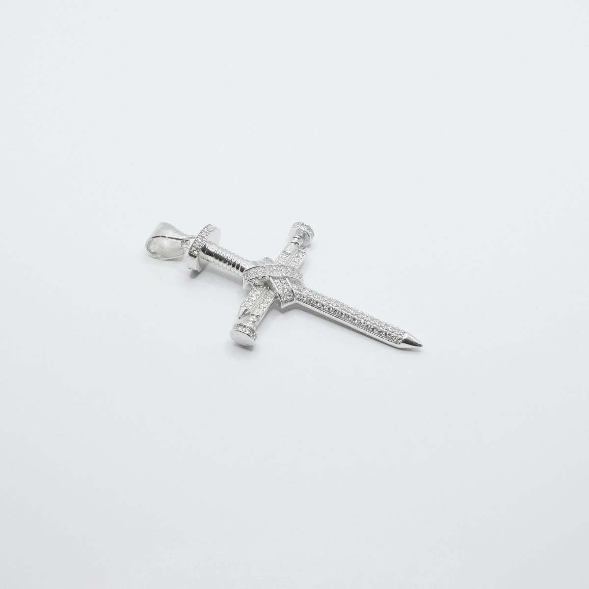 Cruz de plata .925 hombre de clavos y piedra zirconia.
