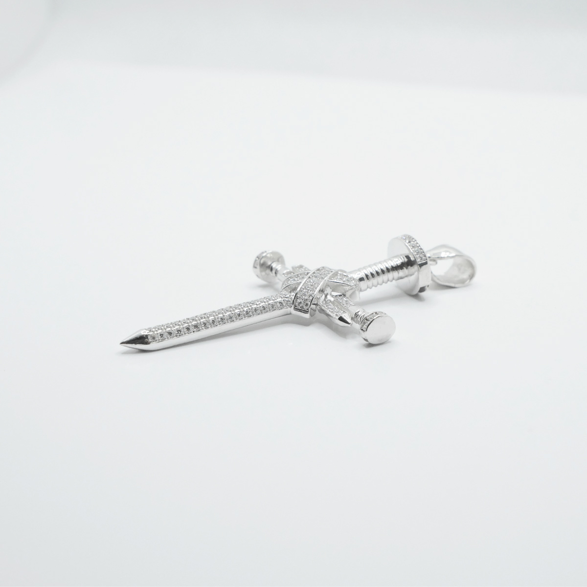 Cruz de plata .925 hombre de clavos y piedra zirconia.