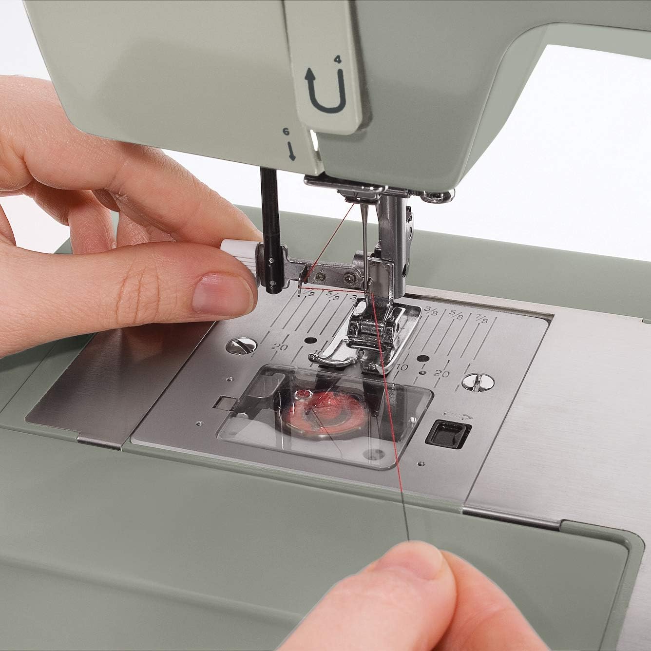 Maquina de coser mecánica heavy duty marca Singer.