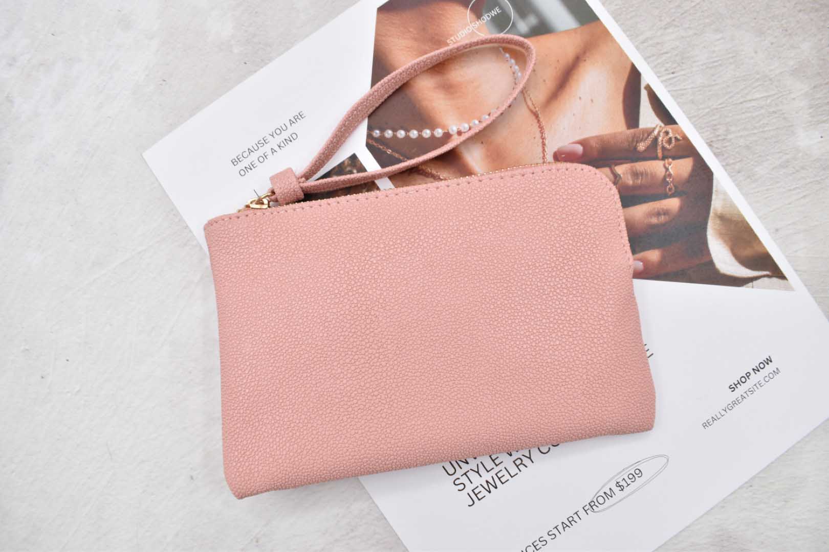 INVIGORATE, Cartera con correa muñequera palo de rosa  