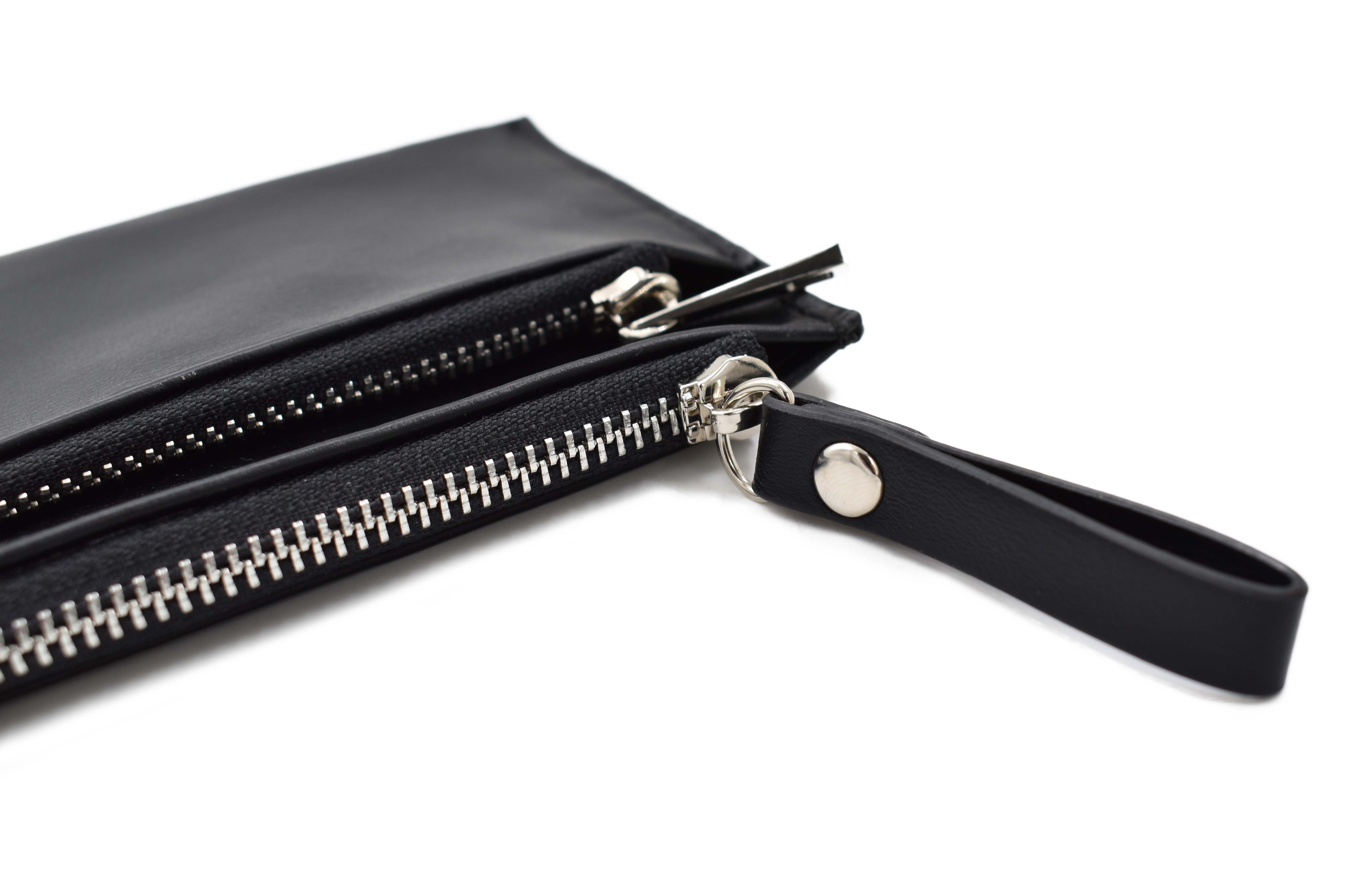 ADORN, Monedero con correa color negro 