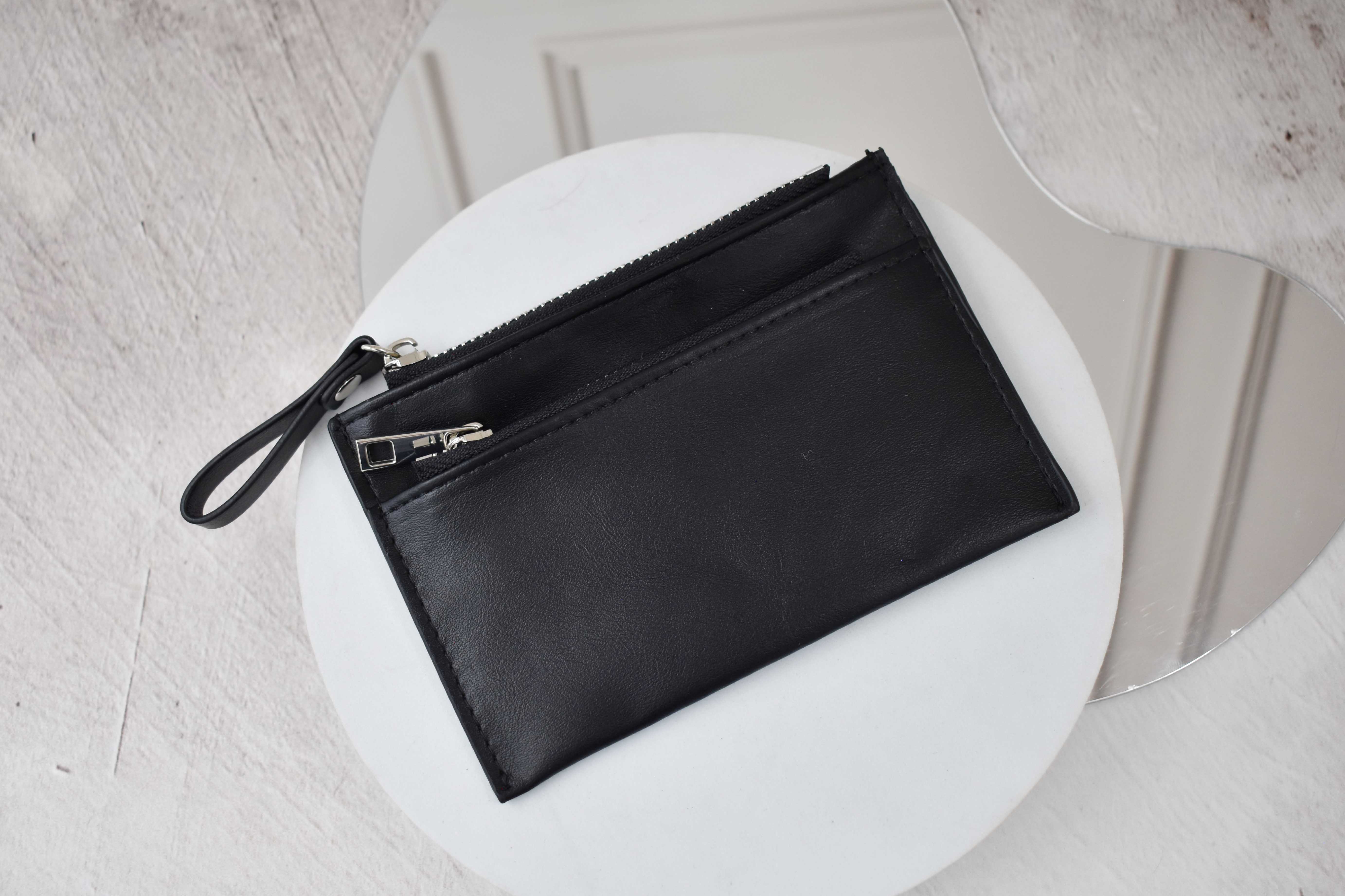 ADORN, Monedero con correa color negro 