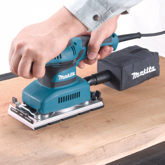 LIJADORA DE ACABADO 1/3 PULG 190W BO3710 MAKITA.